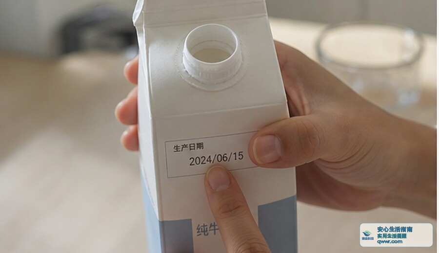 牛奶开封久了 先闻味看日期