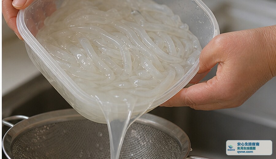 凉粉放久出水 先别再调味