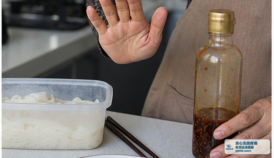 剩凉皮发酸 先别再拌调料